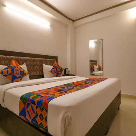 Fabexpress Dolphin International Near Delhi Airport Hotell New Delhi Exteriör bild