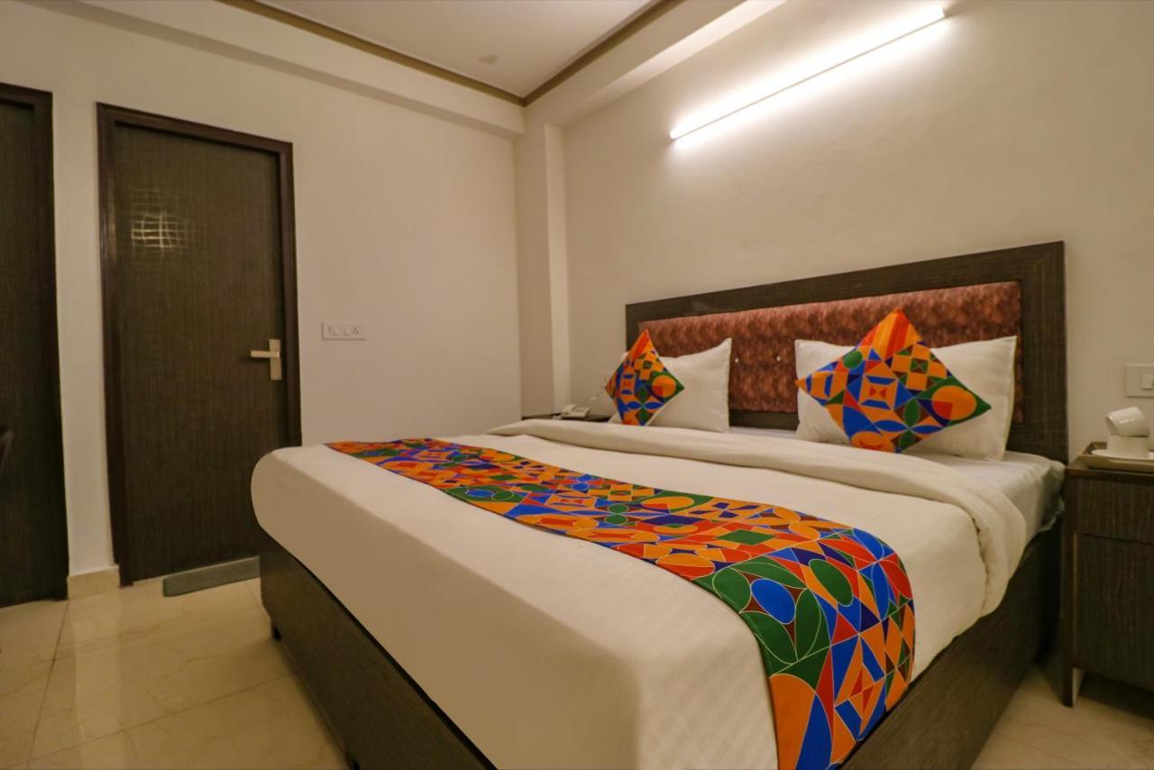 Fabexpress Dolphin International Near Delhi Airport Hotell New Delhi Exteriör bild