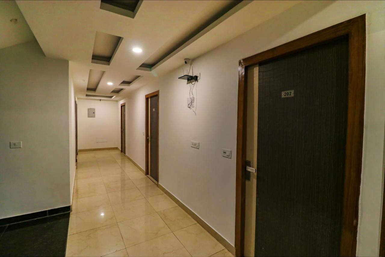 Fabexpress Dolphin International Near Delhi Airport Hotell New Delhi Exteriör bild