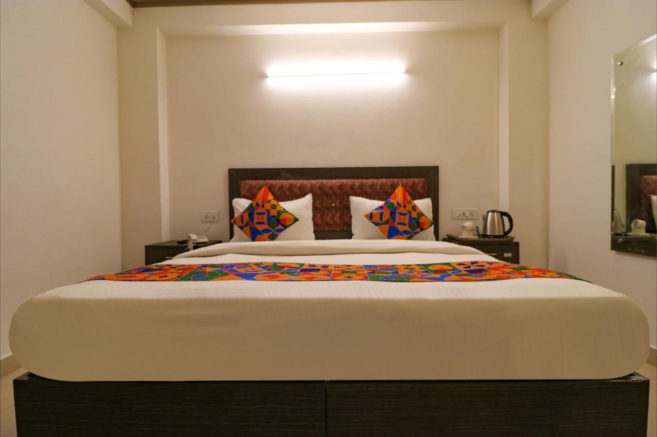 Fabexpress Dolphin International Near Delhi Airport Hotell New Delhi Exteriör bild
