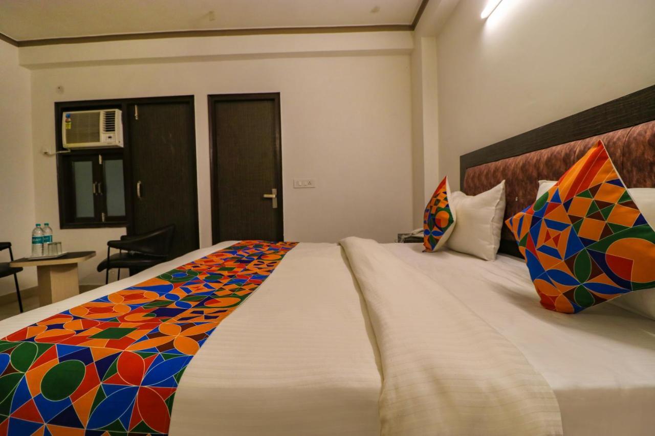 Fabexpress Dolphin International Near Delhi Airport Hotell New Delhi Exteriör bild