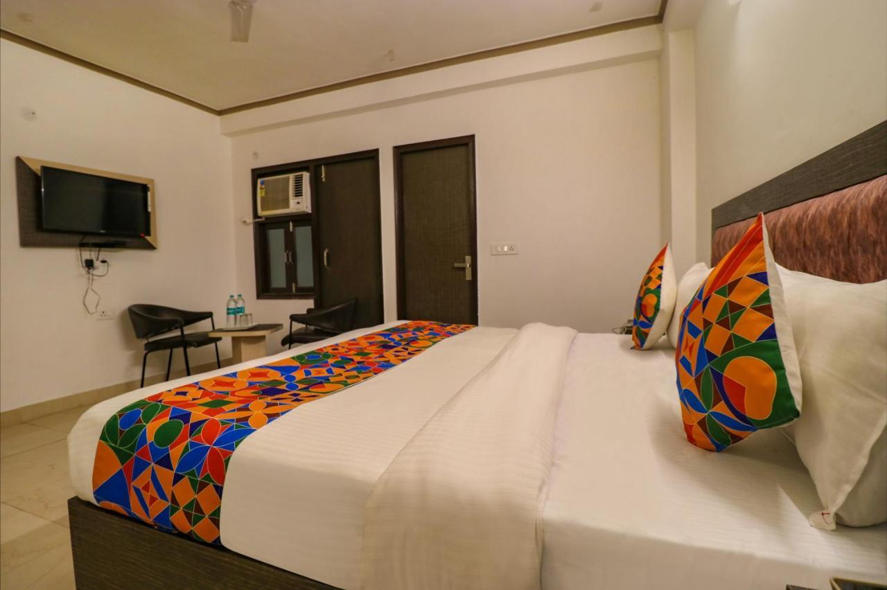Fabexpress Dolphin International Near Delhi Airport Hotell New Delhi Exteriör bild