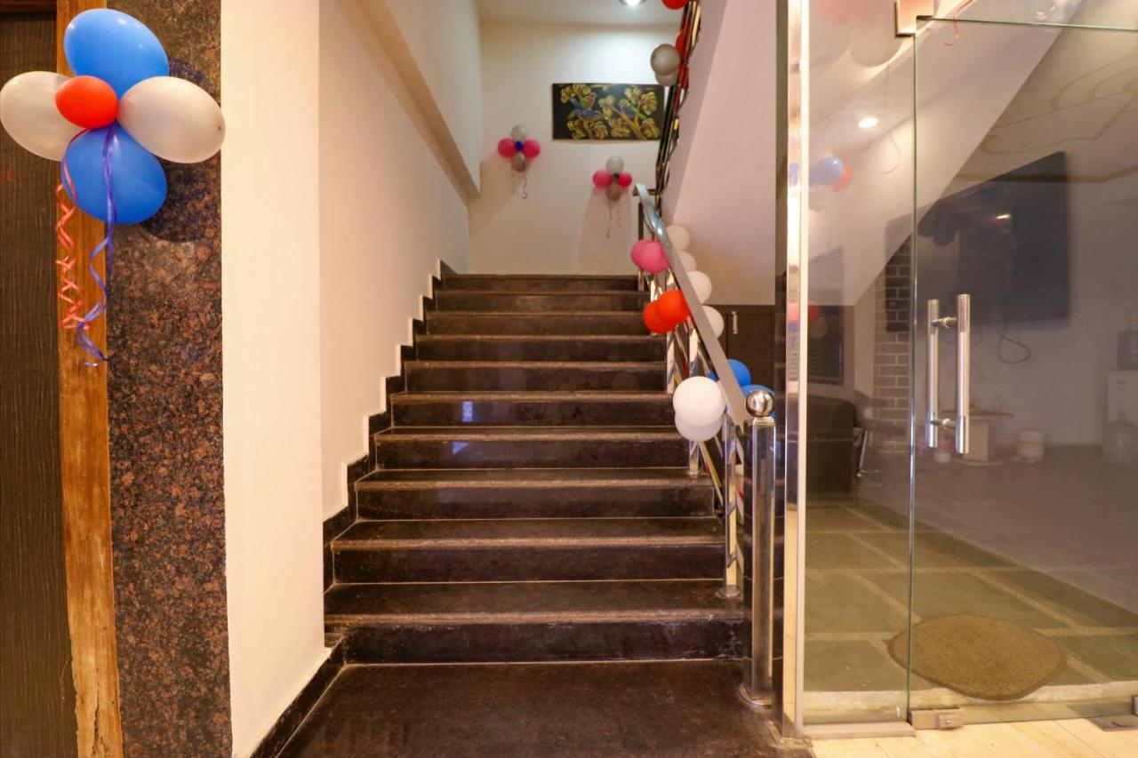 Fabexpress Dolphin International Near Delhi Airport Hotell New Delhi Exteriör bild