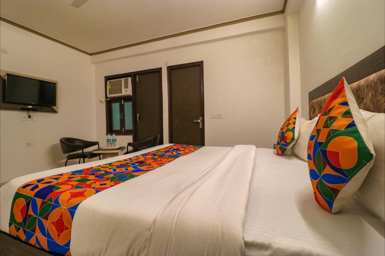 Fabexpress Dolphin International Near Delhi Airport Hotell New Delhi Exteriör bild