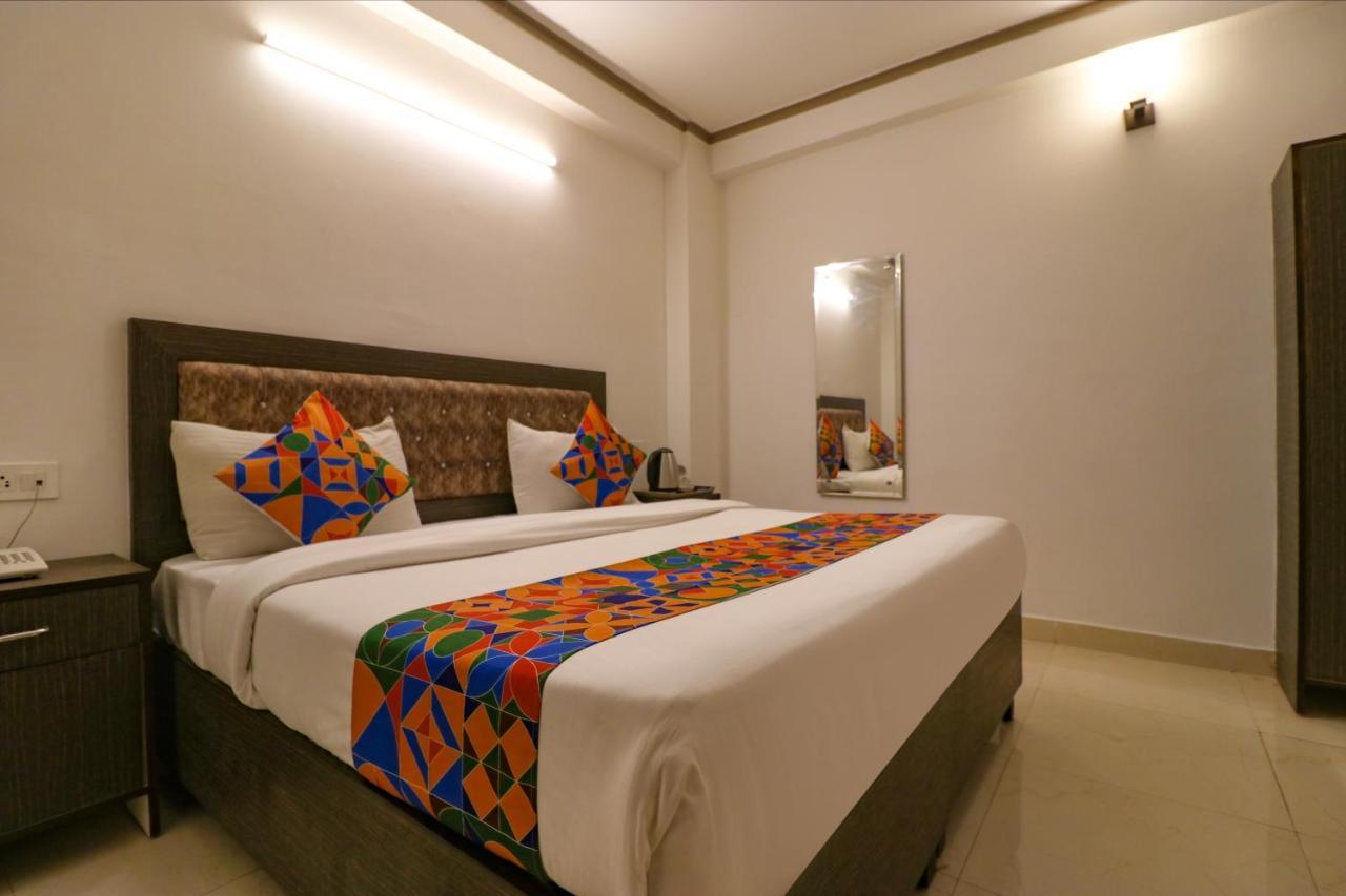 Fabexpress Dolphin International Near Delhi Airport Hotell New Delhi Exteriör bild
